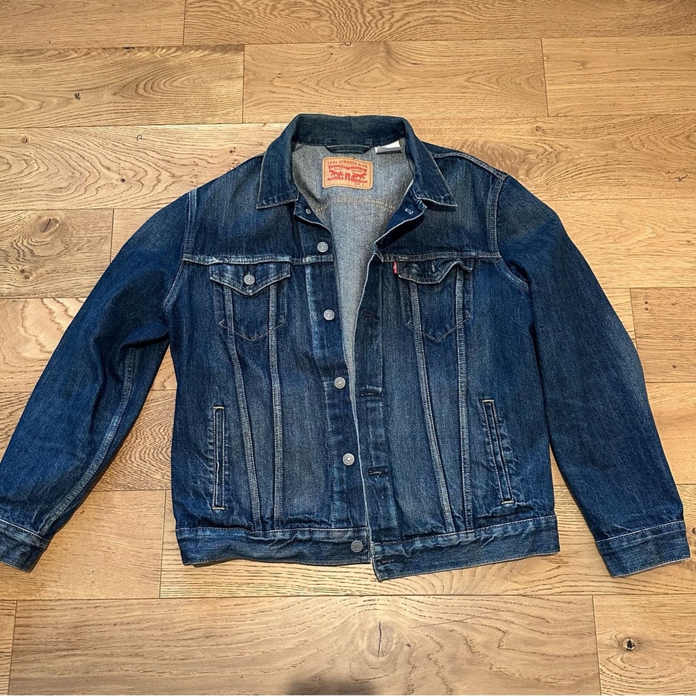 Men’s large Levi  denim jacket.